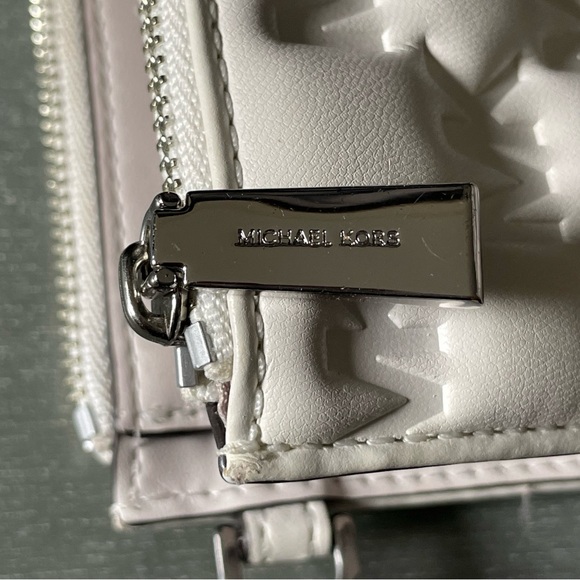 Michael Kors wallet - Picture 2 of 4